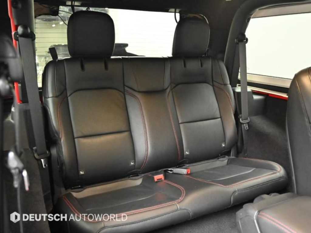 Jeep Wrangler — photo 12