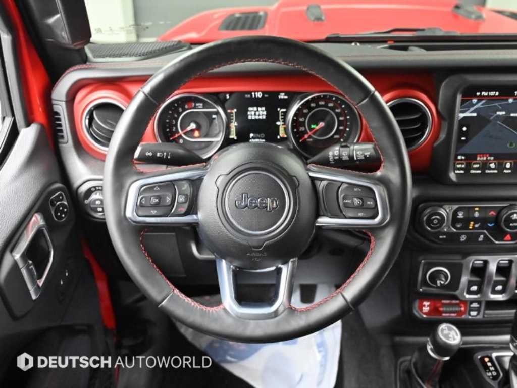 Jeep Wrangler — photo 13
