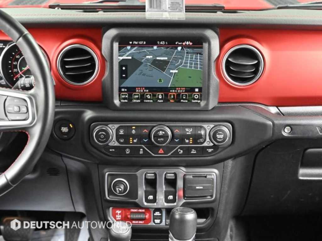 Jeep Wrangler — photo 14