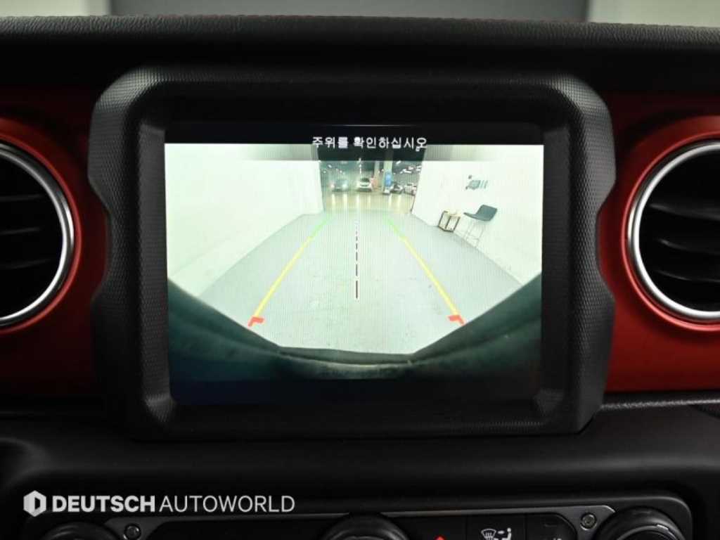 Jeep Wrangler — photo 15