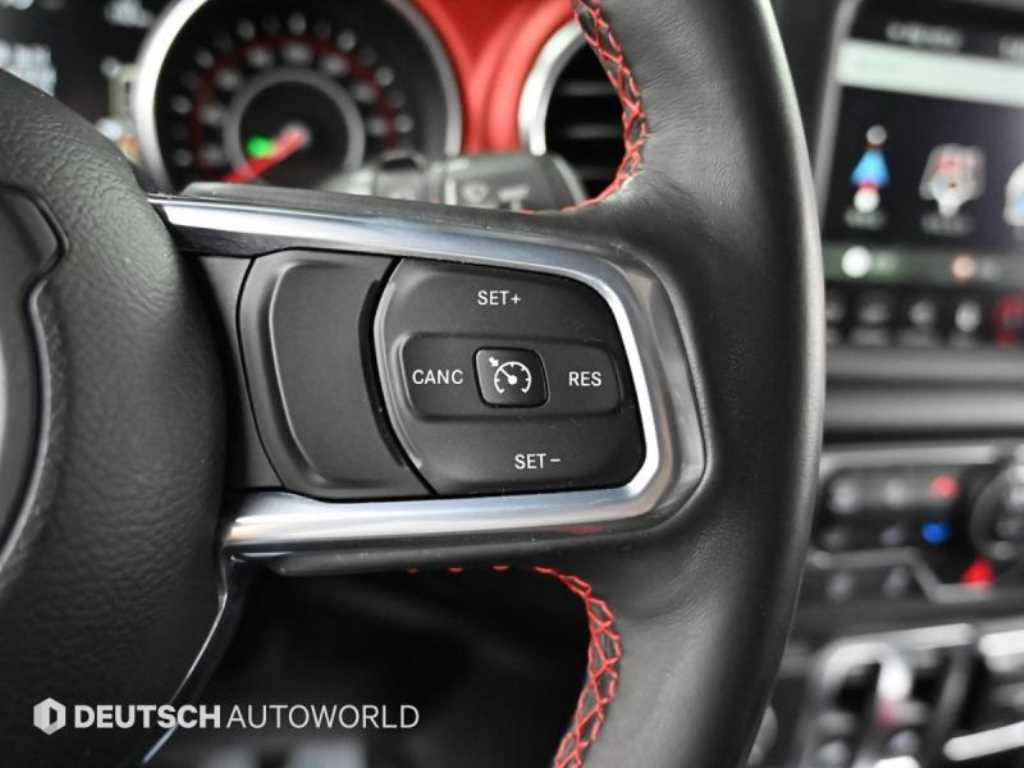 Jeep Wrangler — photo 16