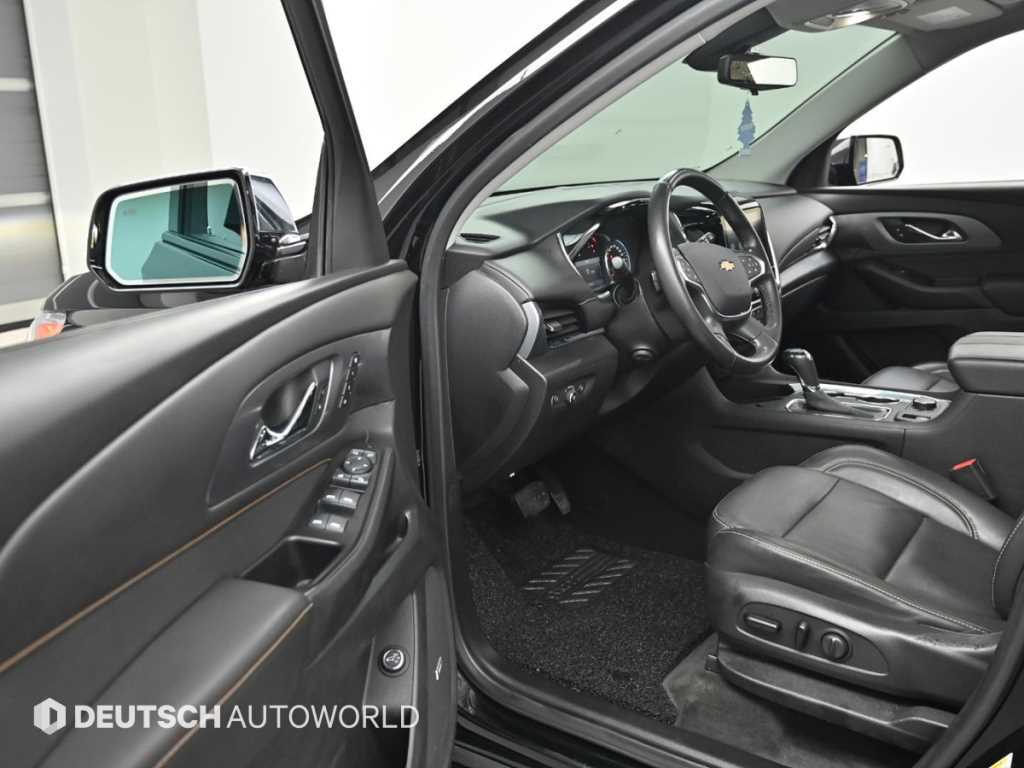 CHEVROLET Traverse — photo 11