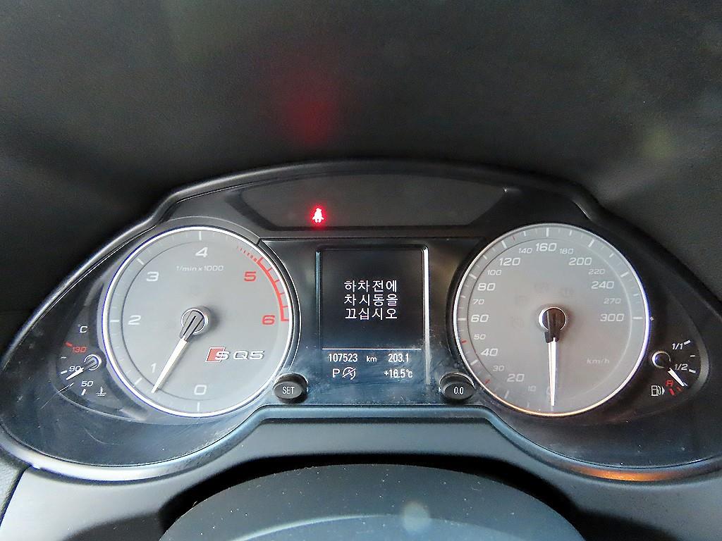 Audi SQ5 — photo 09