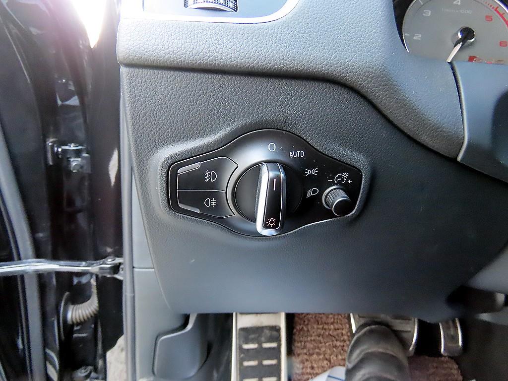 Audi SQ5 — photo 12