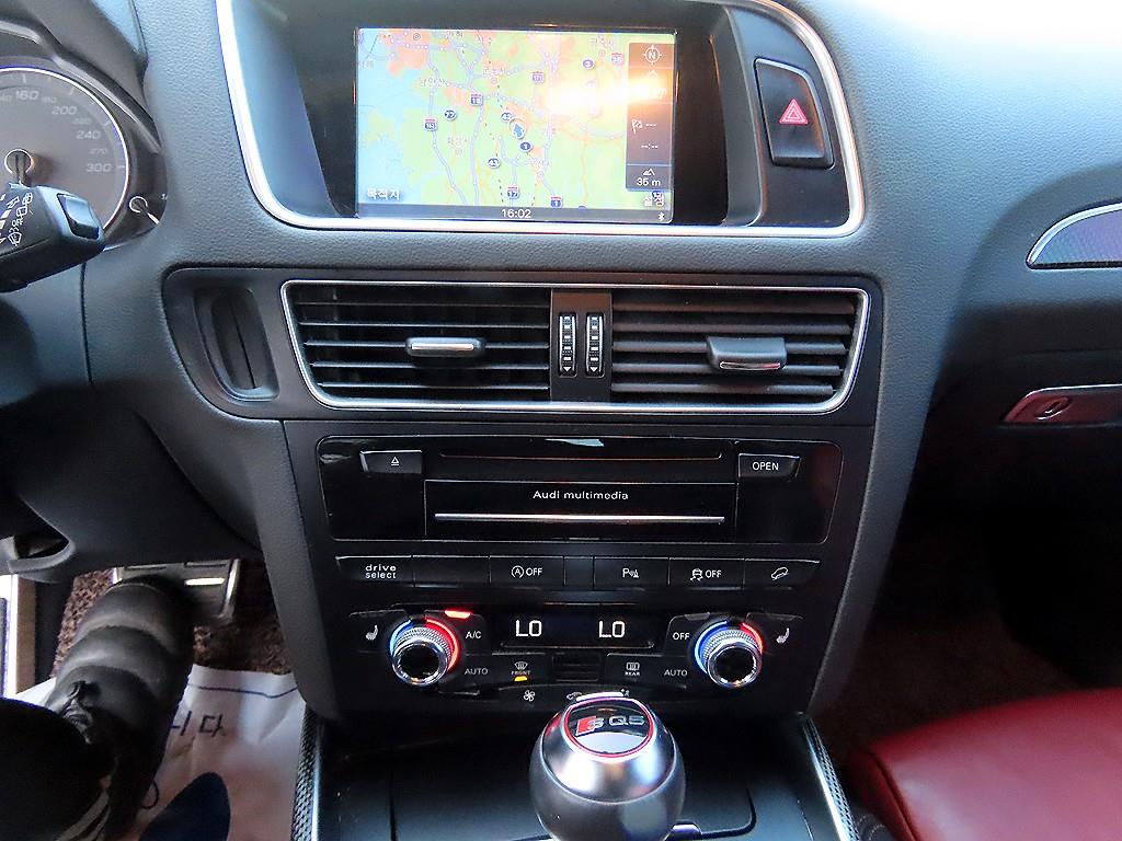 Audi SQ5 — photo 13