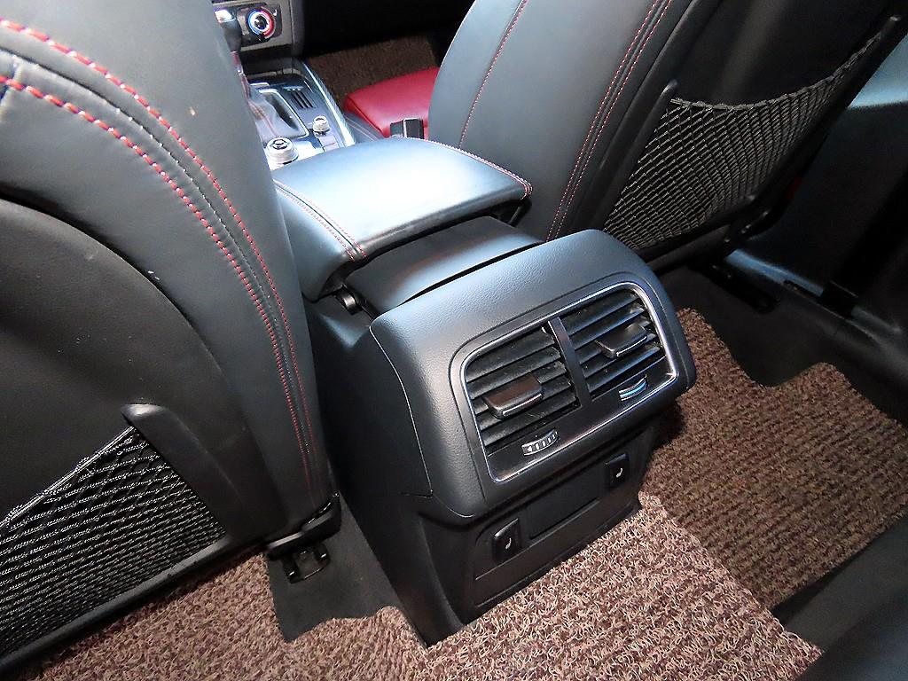 Audi SQ5 — photo 16