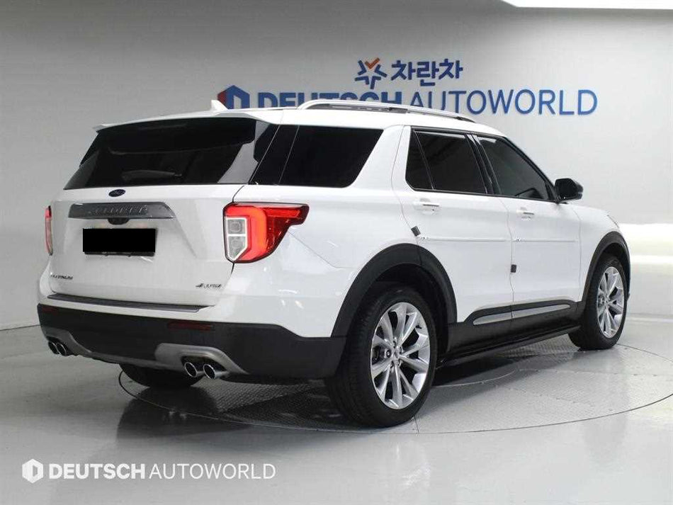 Ford Explorer — photo 02