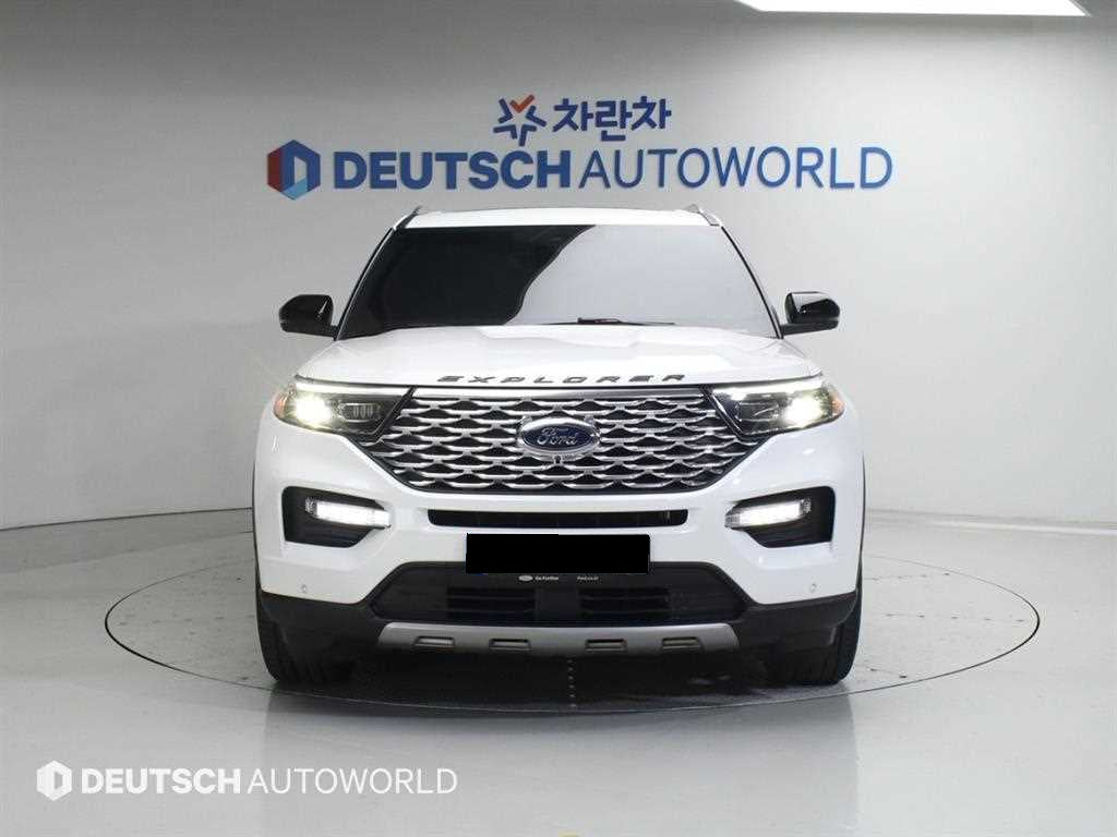 Ford Explorer — photo 03