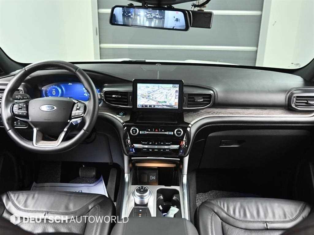 Ford Explorer — photo 05