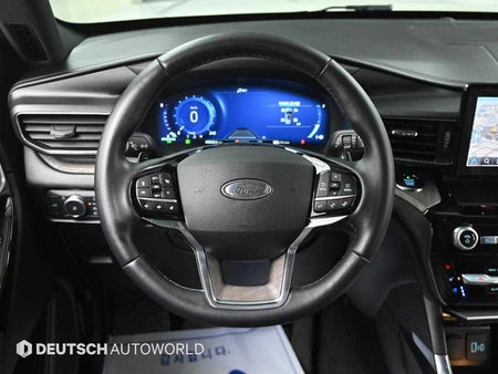 Ford Explorer — photo 12