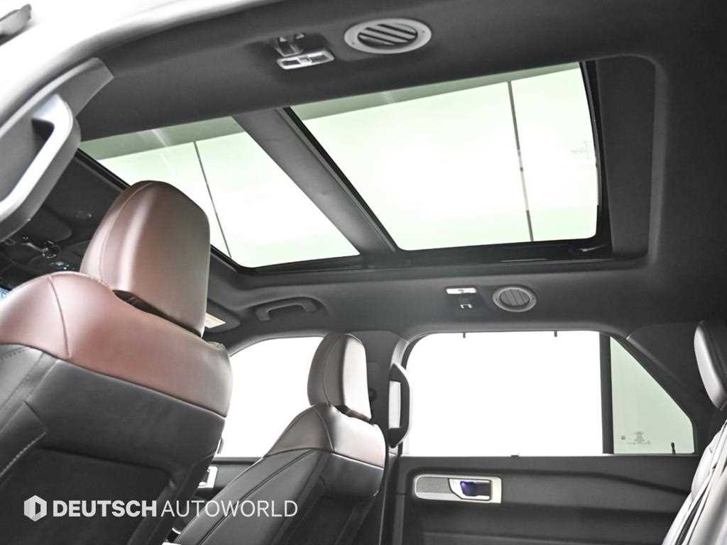 Ford Explorer — photo 16