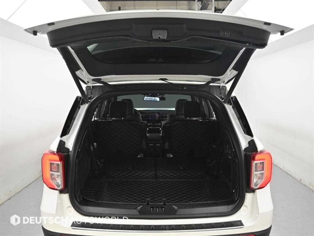 Ford Explorer — photo 17