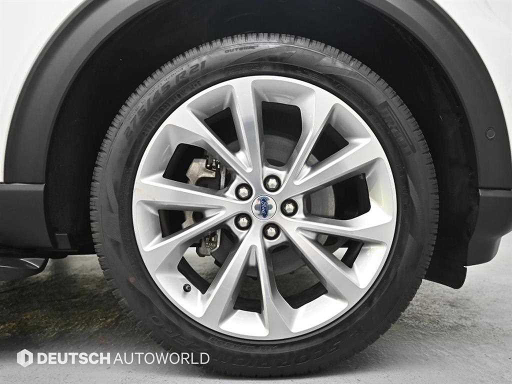 Ford Explorer — photo 20