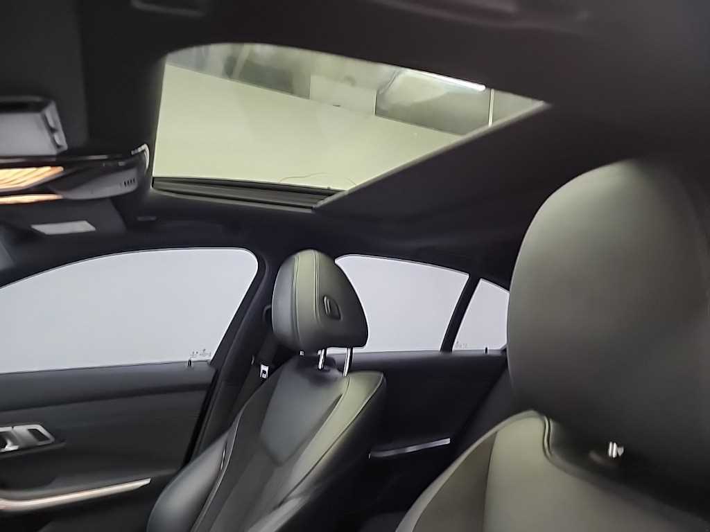 BMW 3-Series — photo 14
