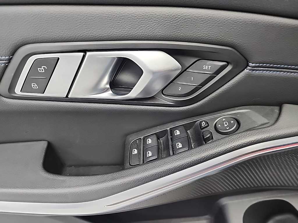 BMW 3-Series — photo 17