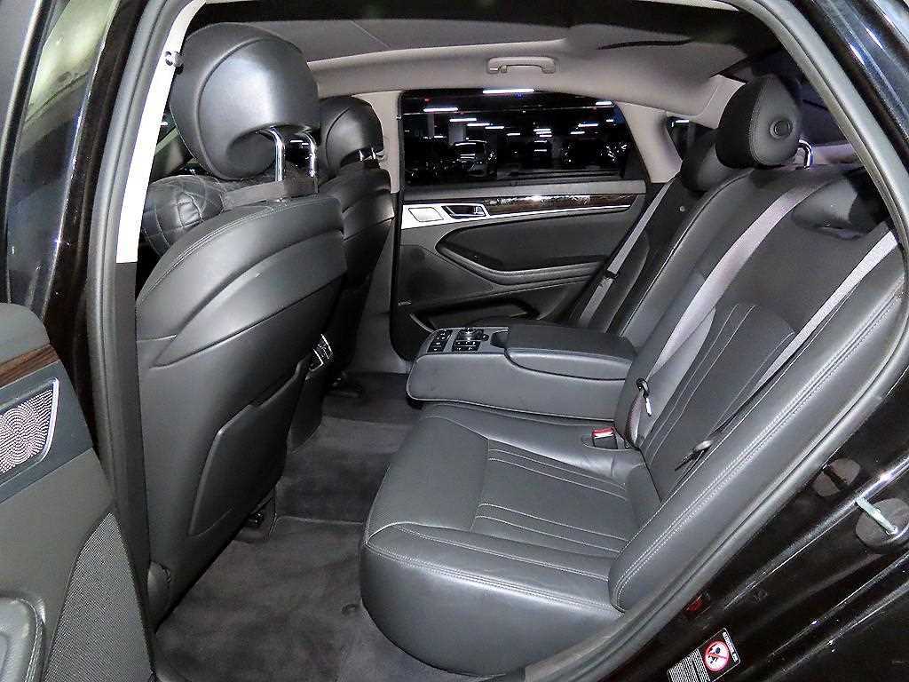 Genesis G80 — photo 07