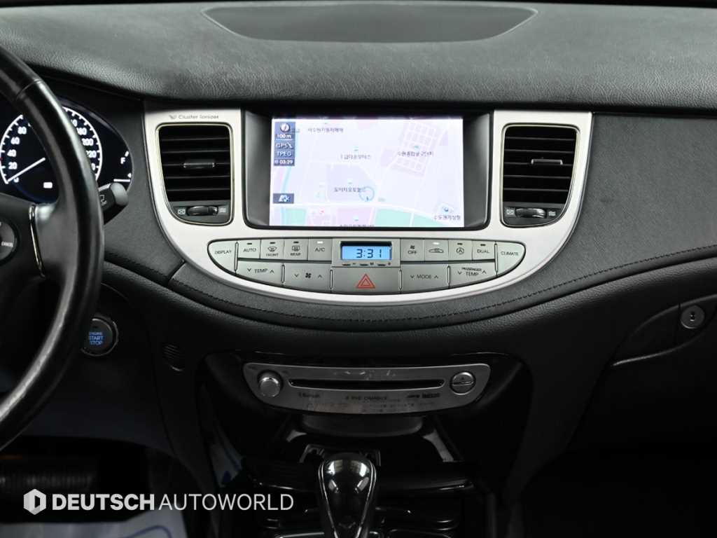 Hyundai Genesis — photo 14