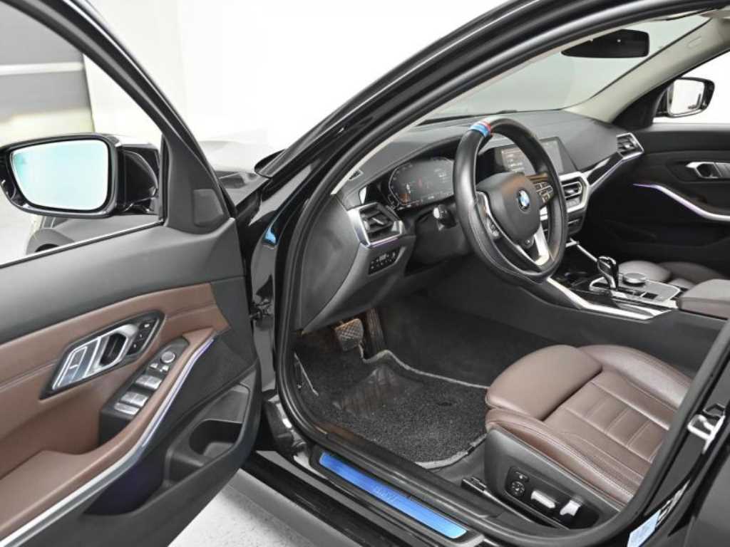BMW 3-Series — photo 11