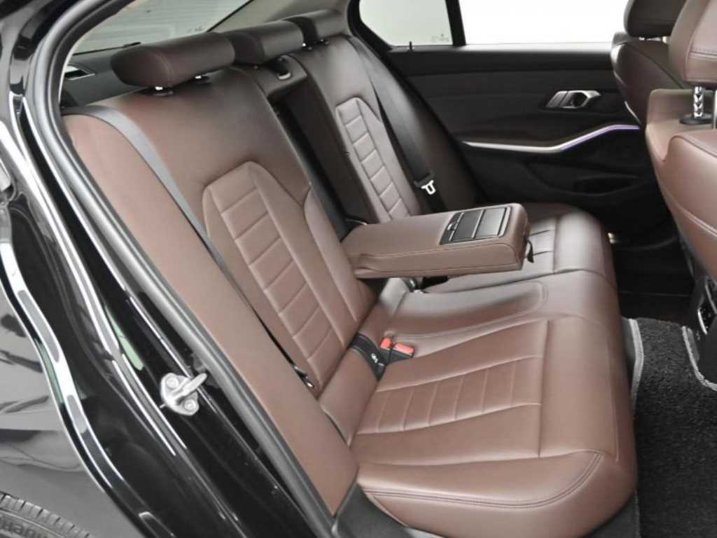 BMW 3-Series — photo 12