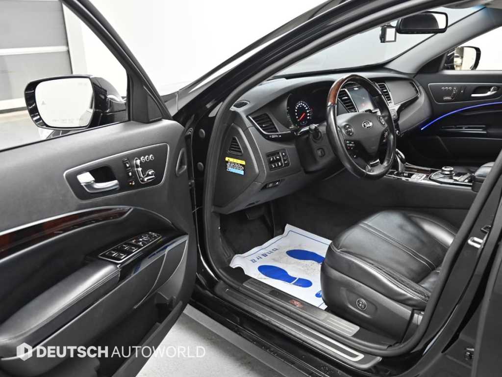 Kia K9 — photo 11