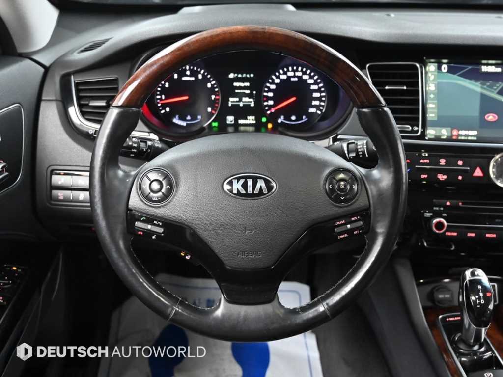 Kia K9 — photo 13