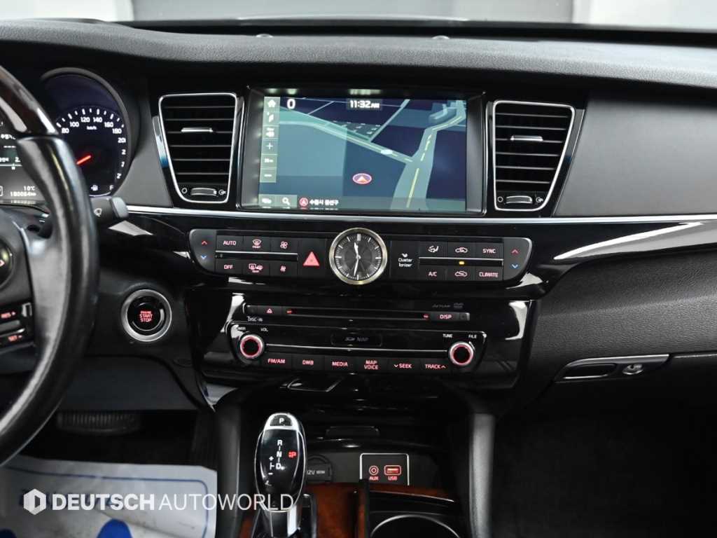 Kia K9 — photo 14