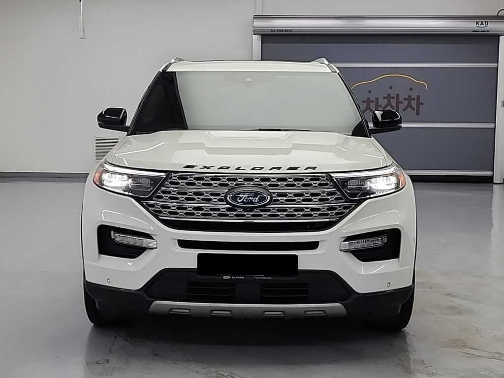 Ford Explorer — photo 02