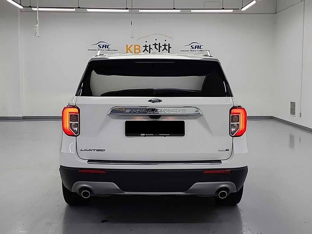 Ford Explorer — photo 03