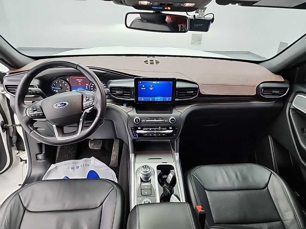 Ford Explorer — photo 07