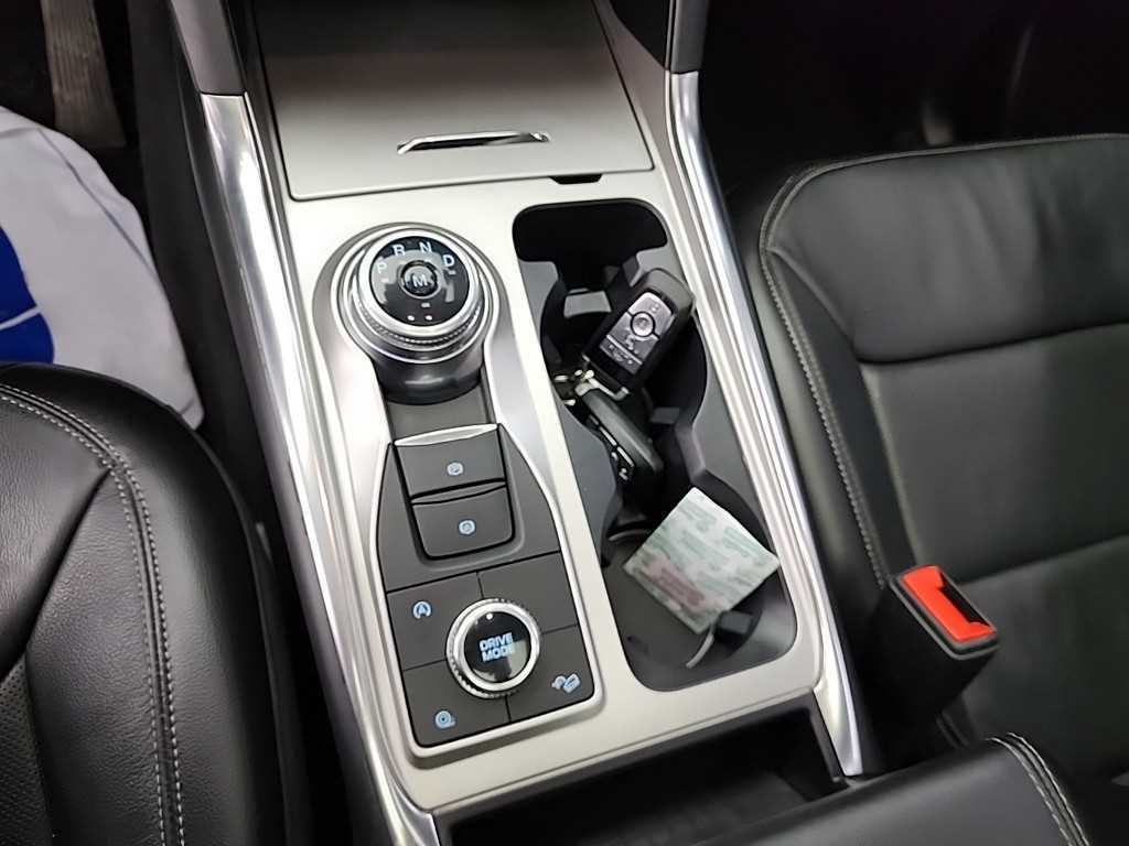 Ford Explorer — photo 08