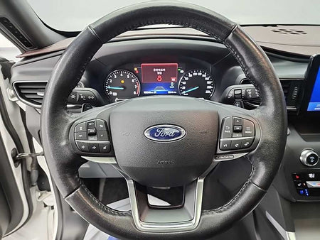 Ford Explorer — photo 09