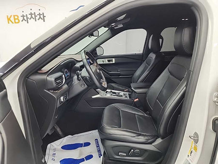 Ford Explorer — photo 11