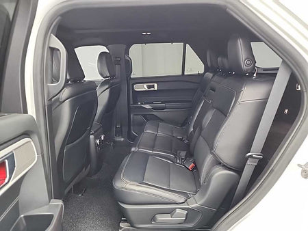 Ford Explorer — photo 12