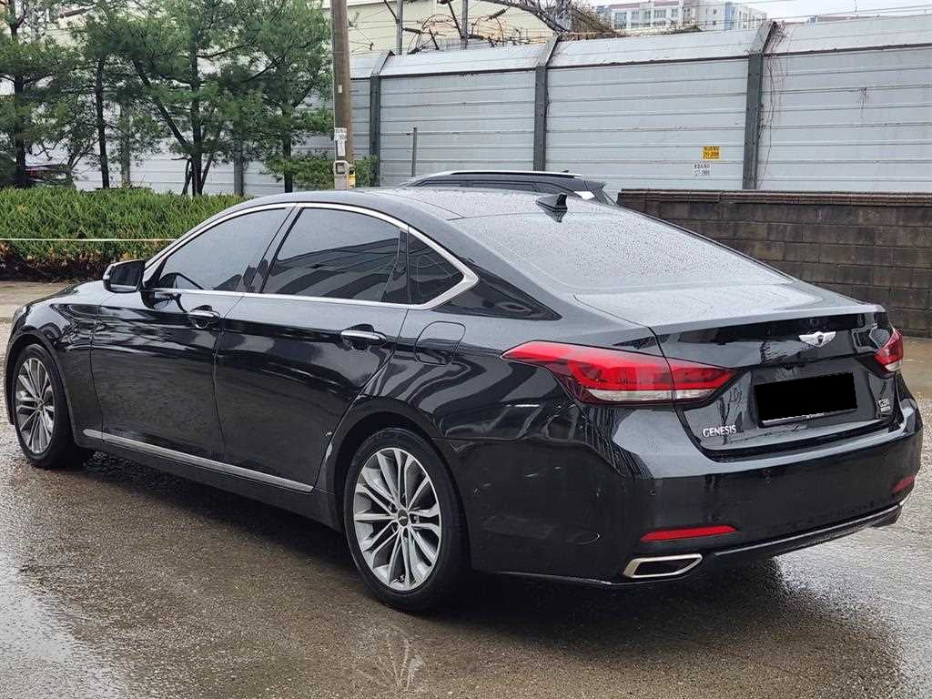 Hyundai Genesis — photo 03