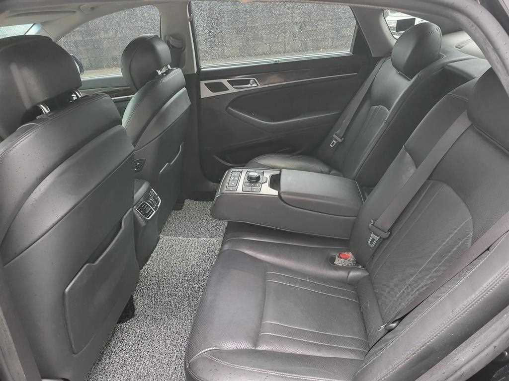 Hyundai Genesis — photo 05