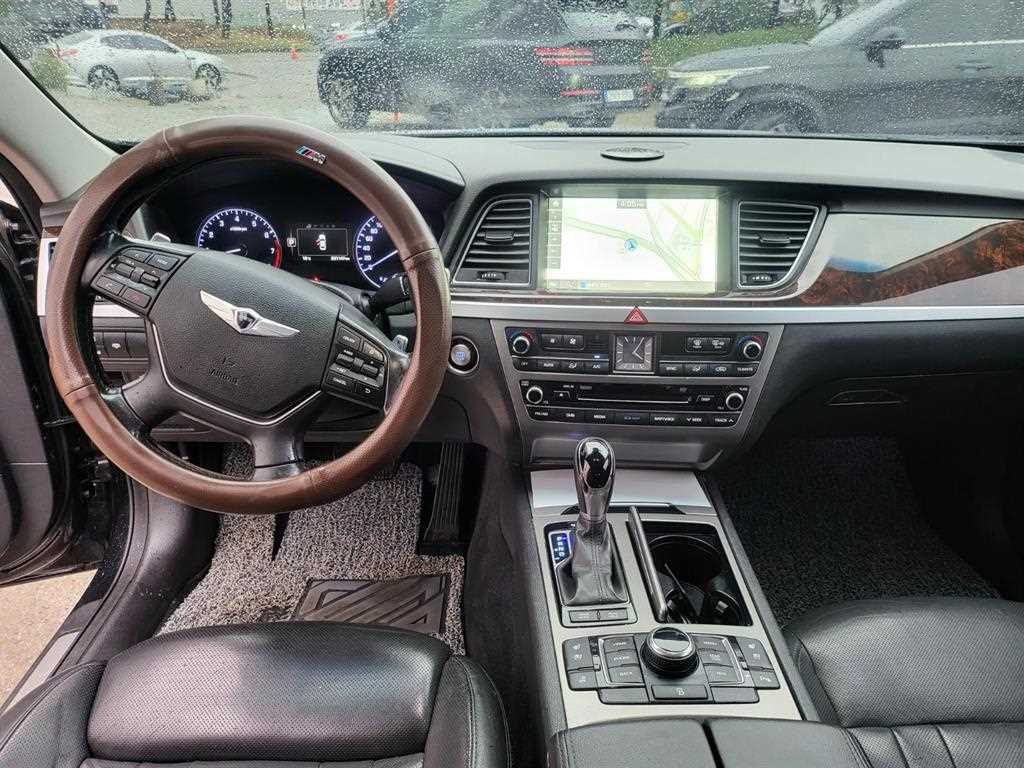 Hyundai Genesis — photo 06