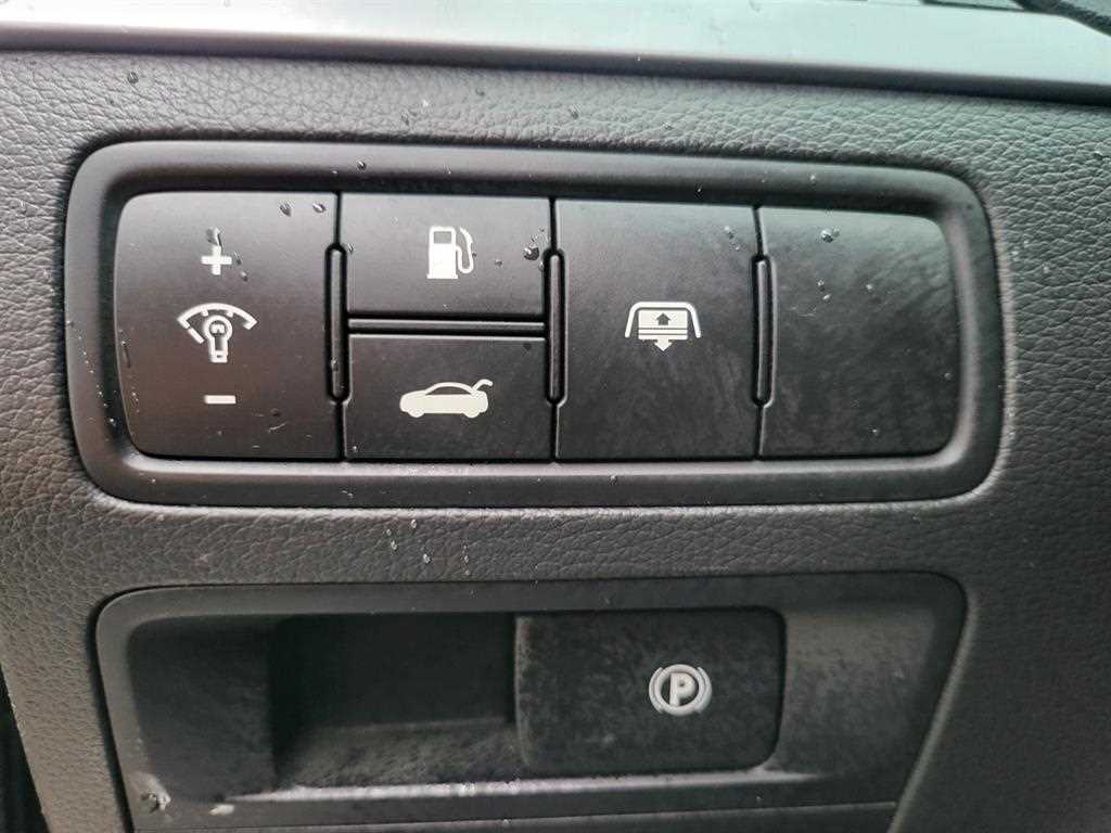Hyundai Genesis — photo 12