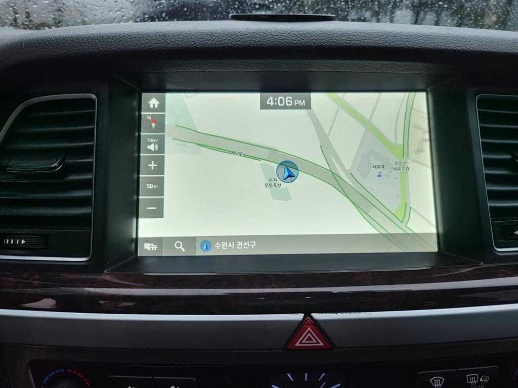 Hyundai Genesis — photo 13