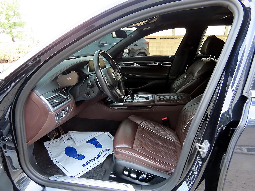 BMW 7-Series — photo 05