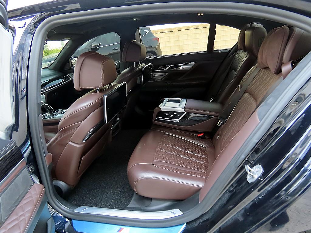 BMW 7-Series — photo 06