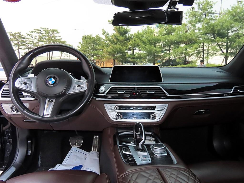 BMW 7-Series — photo 07