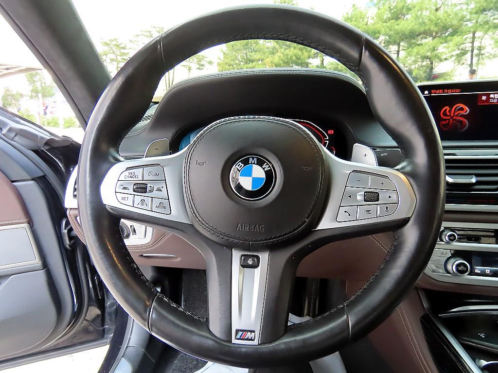 BMW 7-Series — photo 08