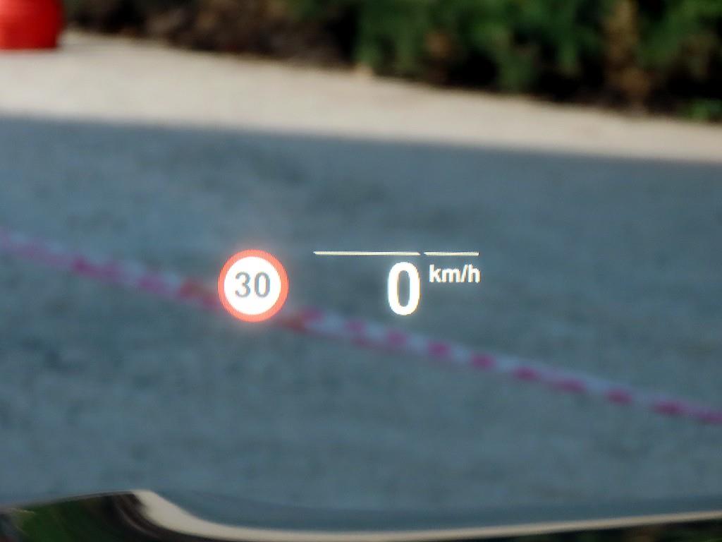 BMW 7-Series — photo 10