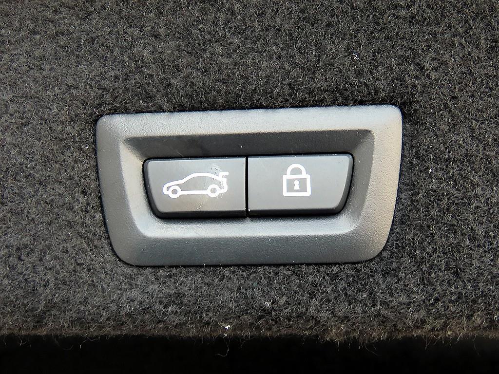 BMW 7-Series — photo 16