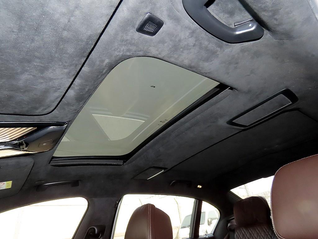 BMW 7-Series — photo 17