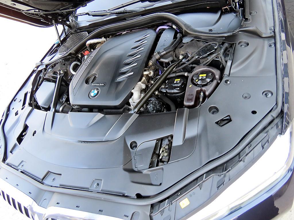 BMW 7-Series — photo 19