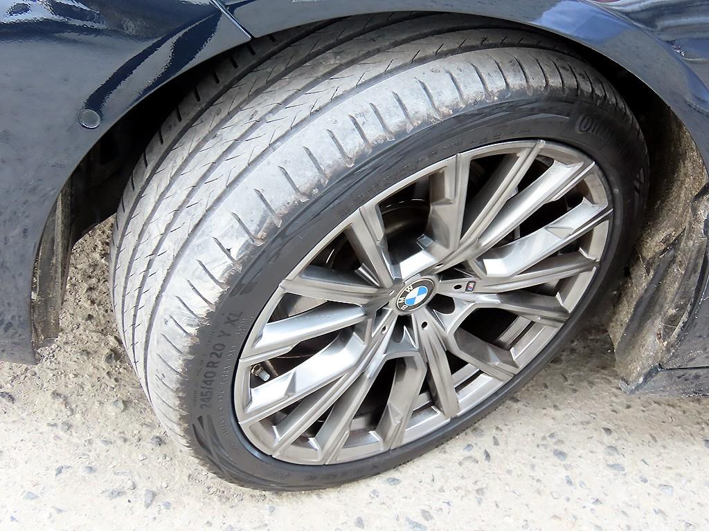 BMW 7-Series — photo 20