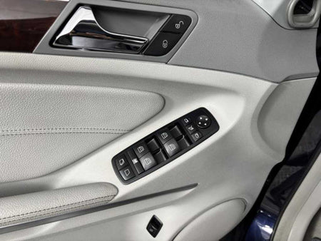 Mercedes-Benz GL-Class — photo 12