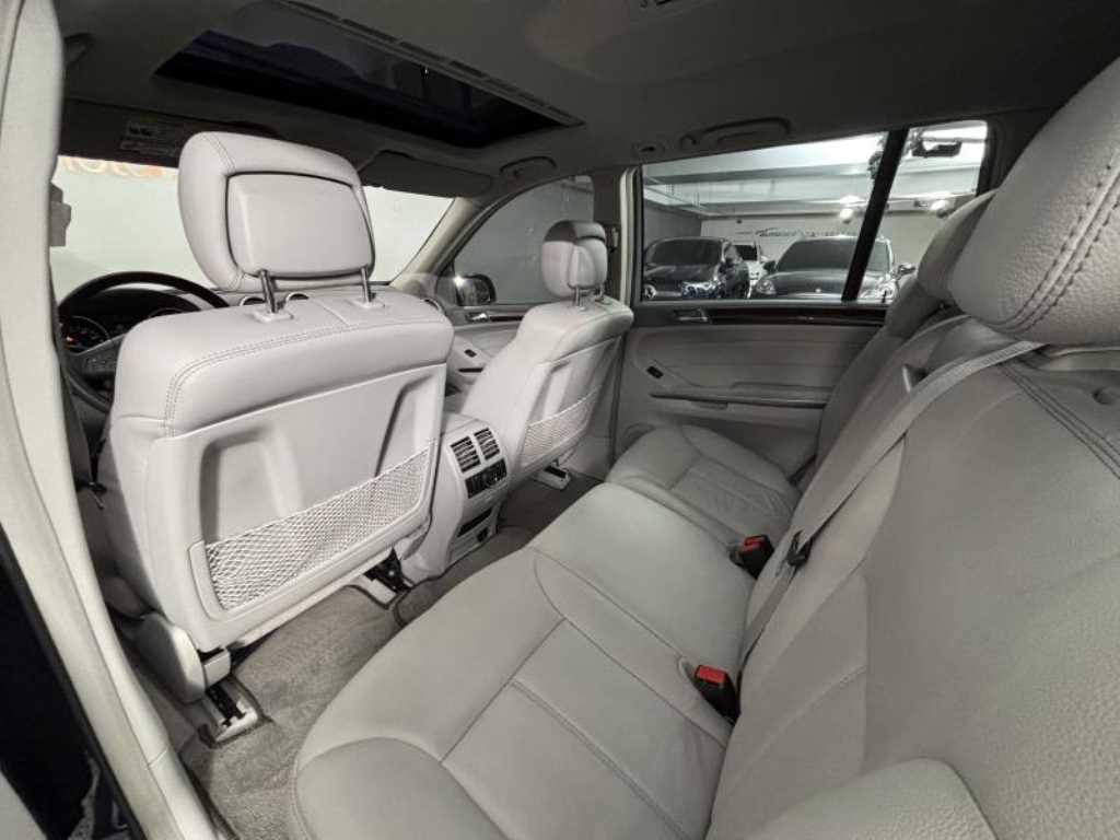 Mercedes-Benz GL-Class — photo 14