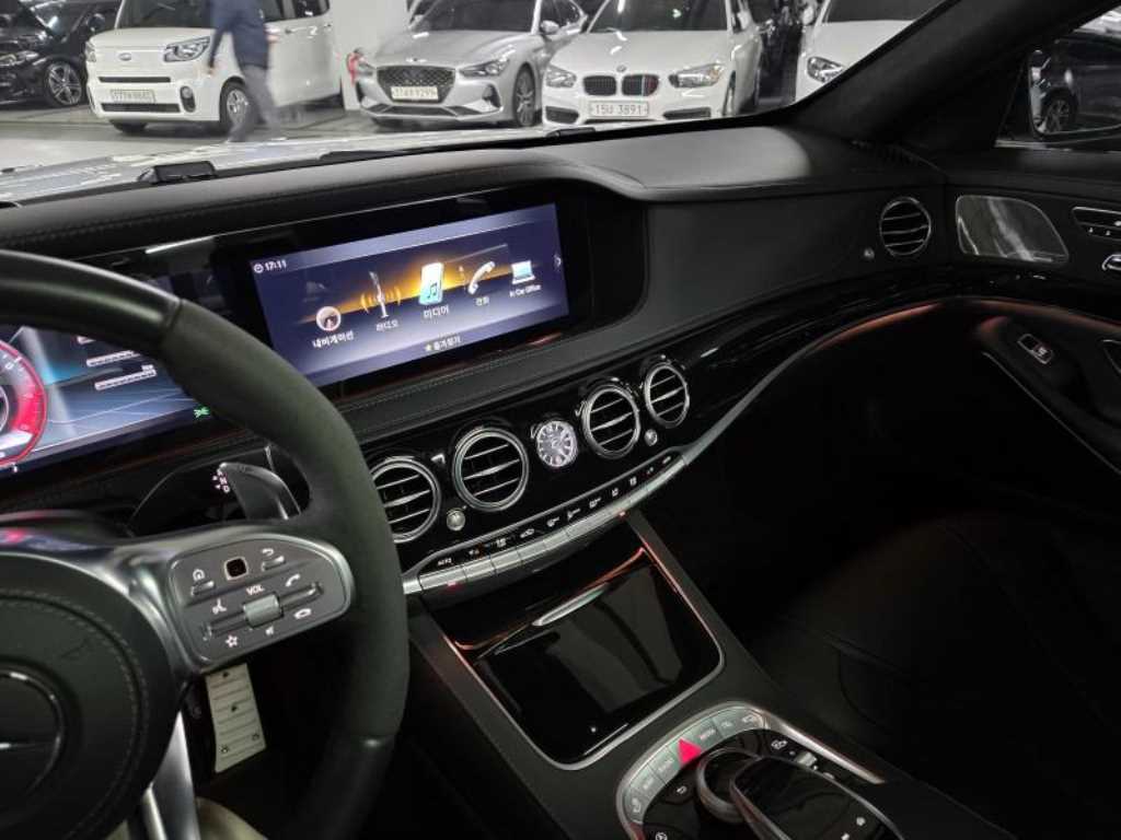 Mercedes-Benz S-Class — photo 11